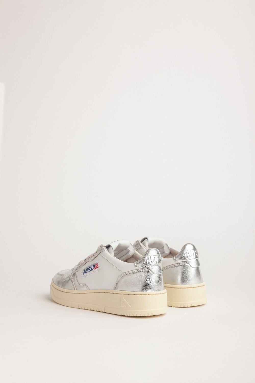 AULW-WB18 - MEDALIST LOW SNEAKERS - LEATHER WHITE AND SILVER