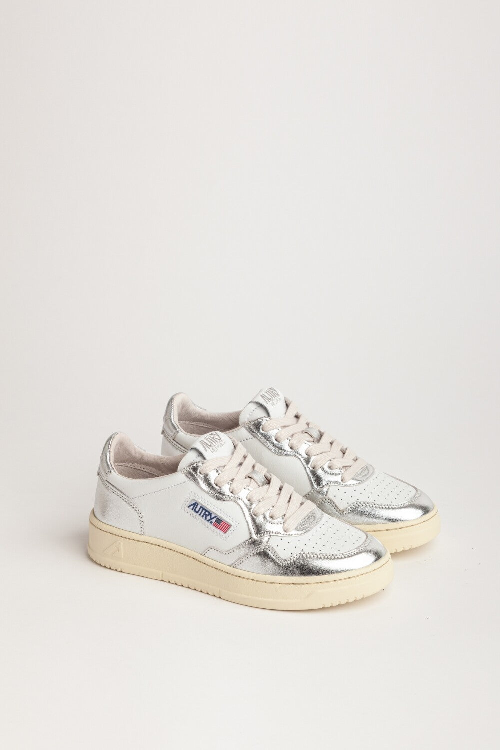AULW-WB18 - MEDALIST LOW SNEAKERS - LEATHER WHITE AND SILVER