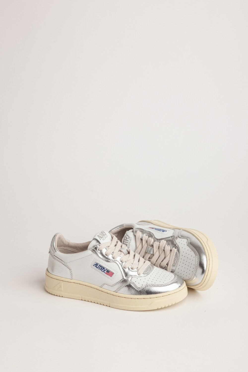 AULW-WB18 - MEDALIST LOW SNEAKERS - LEATHER WHITE AND SILVER