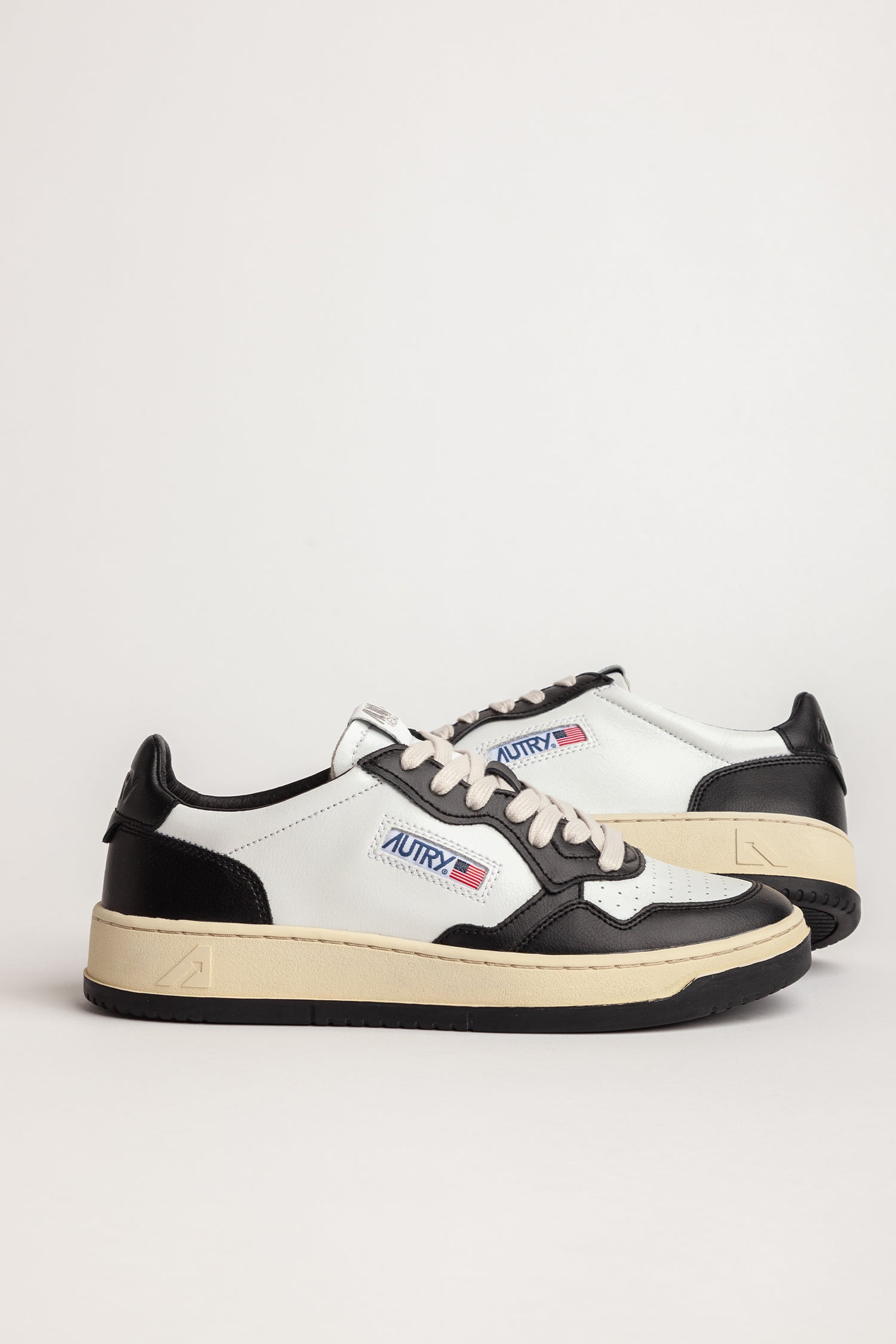 AULW-WB01 - MEDALIST LOW SNEAKERS IN TWO-TONE LEATHER COLOR WHITE AND BLACK