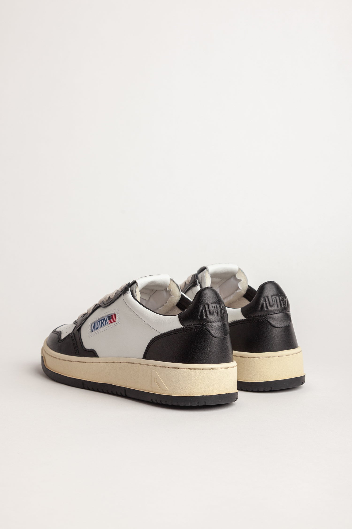 AULW-WB01 - MEDALIST LOW SNEAKERS IN TWO-TONE LEATHER COLOR WHITE AND BLACK