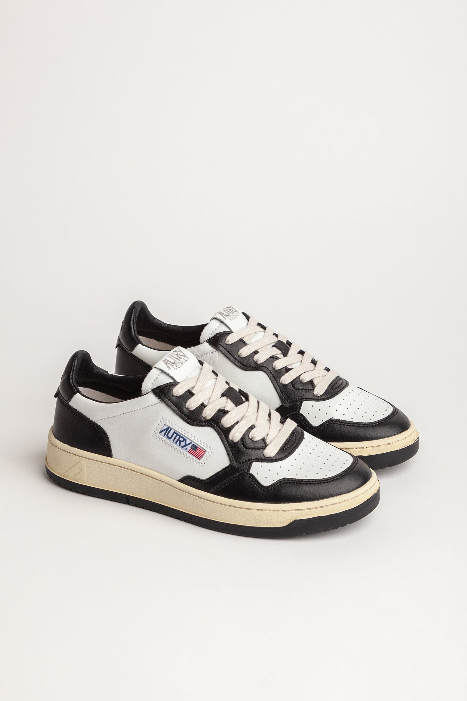 AULW-WB01 - MEDALIST LOW SNEAKERS IN TWO-TONE LEATHER COLOR WHITE AND BLACK