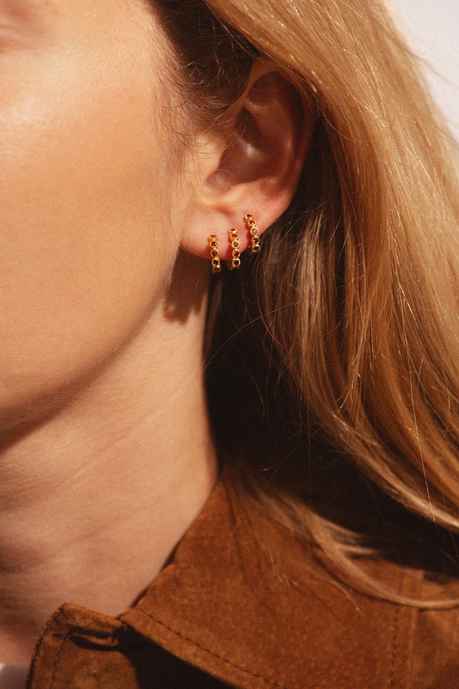 BR OLIVE CAMEL SWAROVSKI CLIP EARRINGS