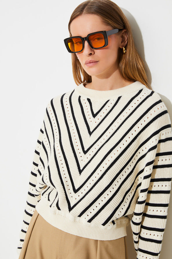 Model wearing the Suncoo pheana striped jumper in creme and navy. Front view