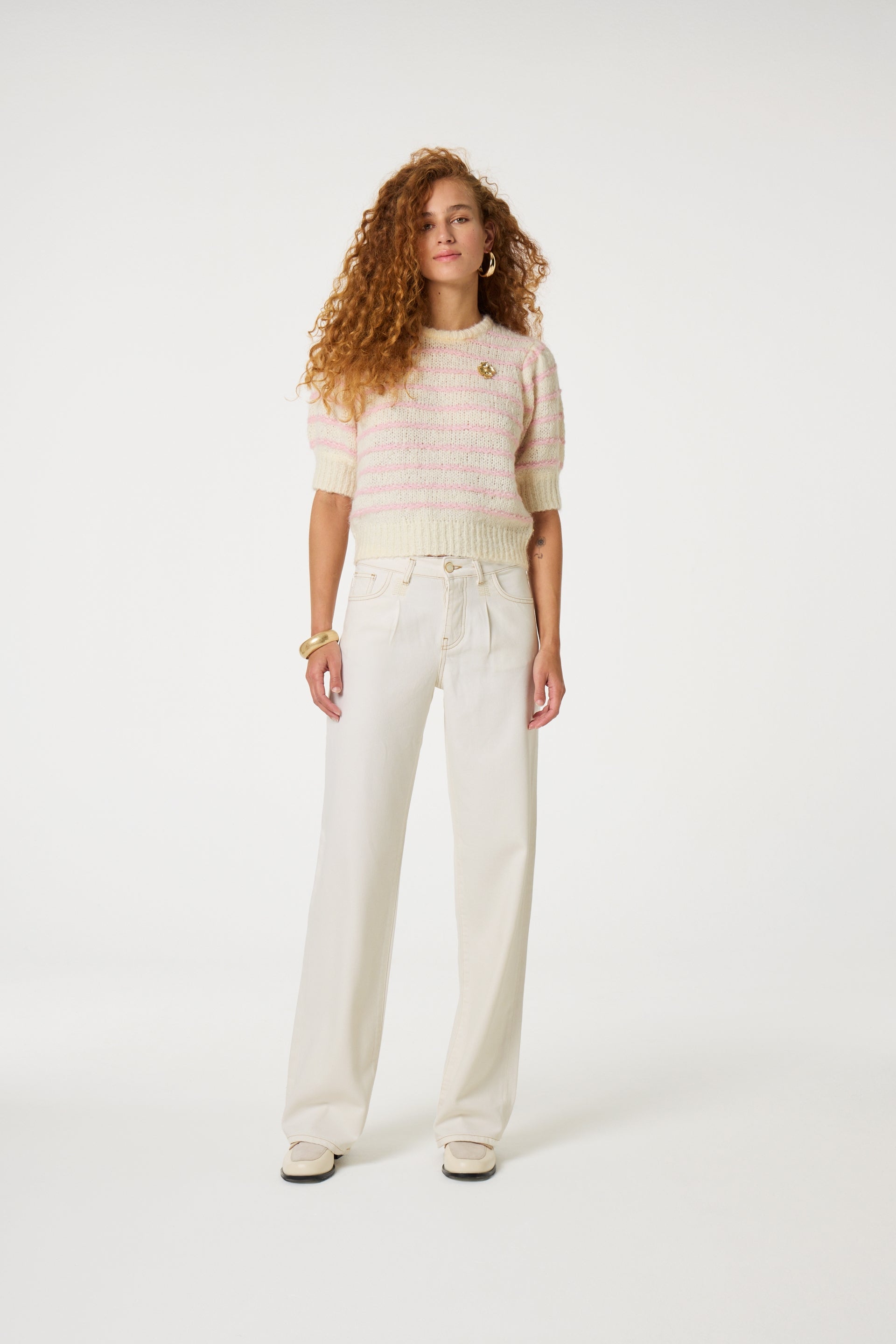 Model wearing the Fabienne Chapot lucy wide leg jeans in whit. Front view