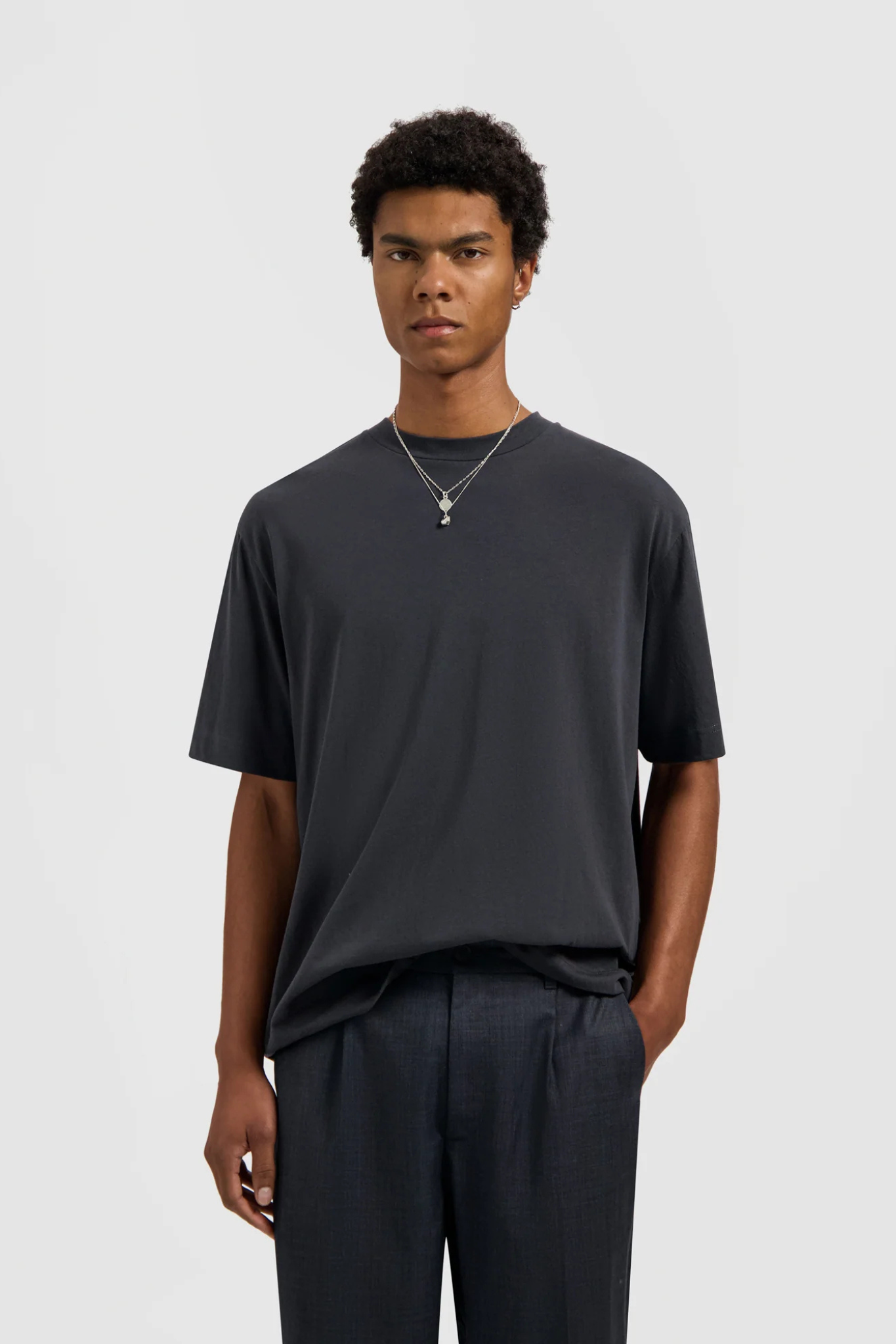 ESSENTIAL T-SHIRT - CHARCOAL