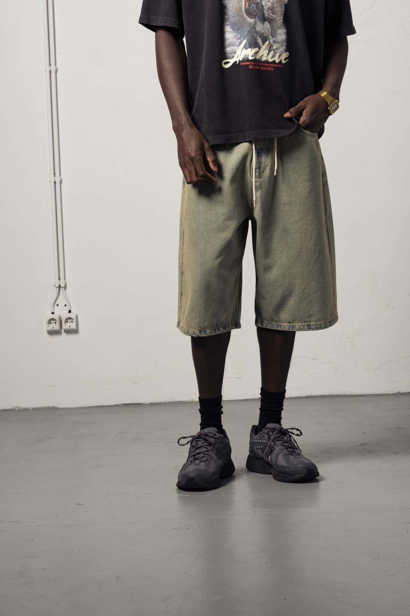 DIRTY DENIM SHORTS - WASHED DENIM