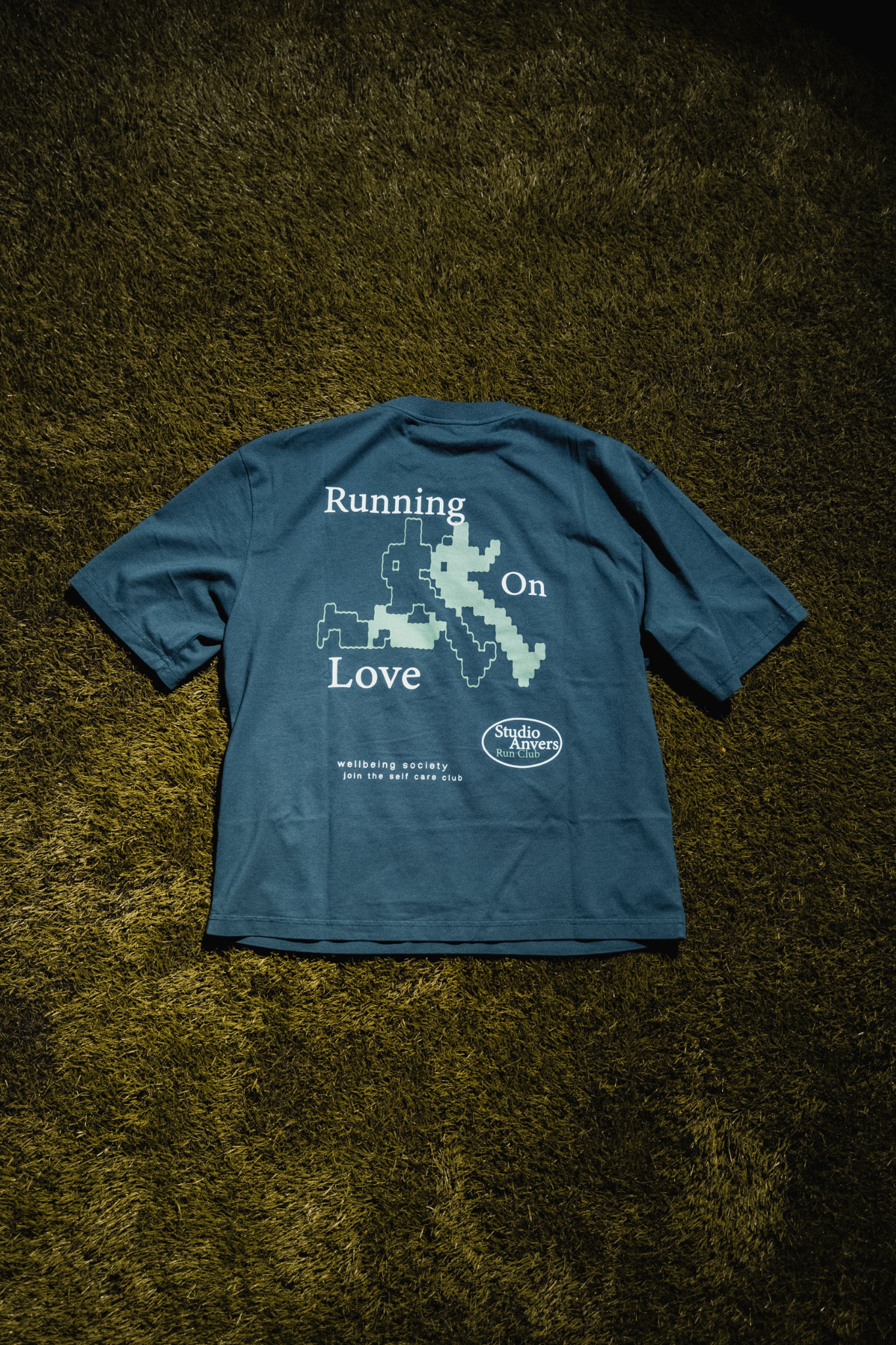 RUNNING ON LOVE T-SHIRT - NAVY