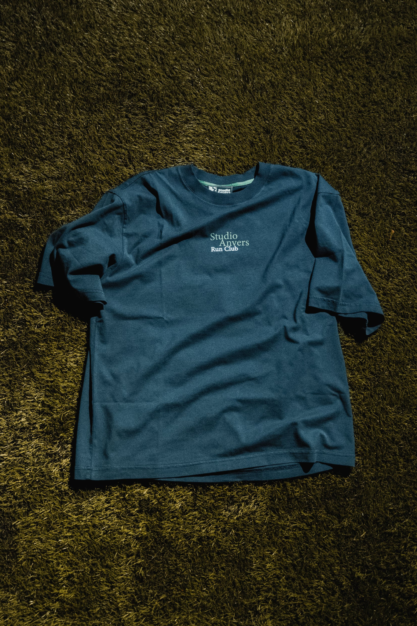 RUNNING ON LOVE T-SHIRT - NAVY