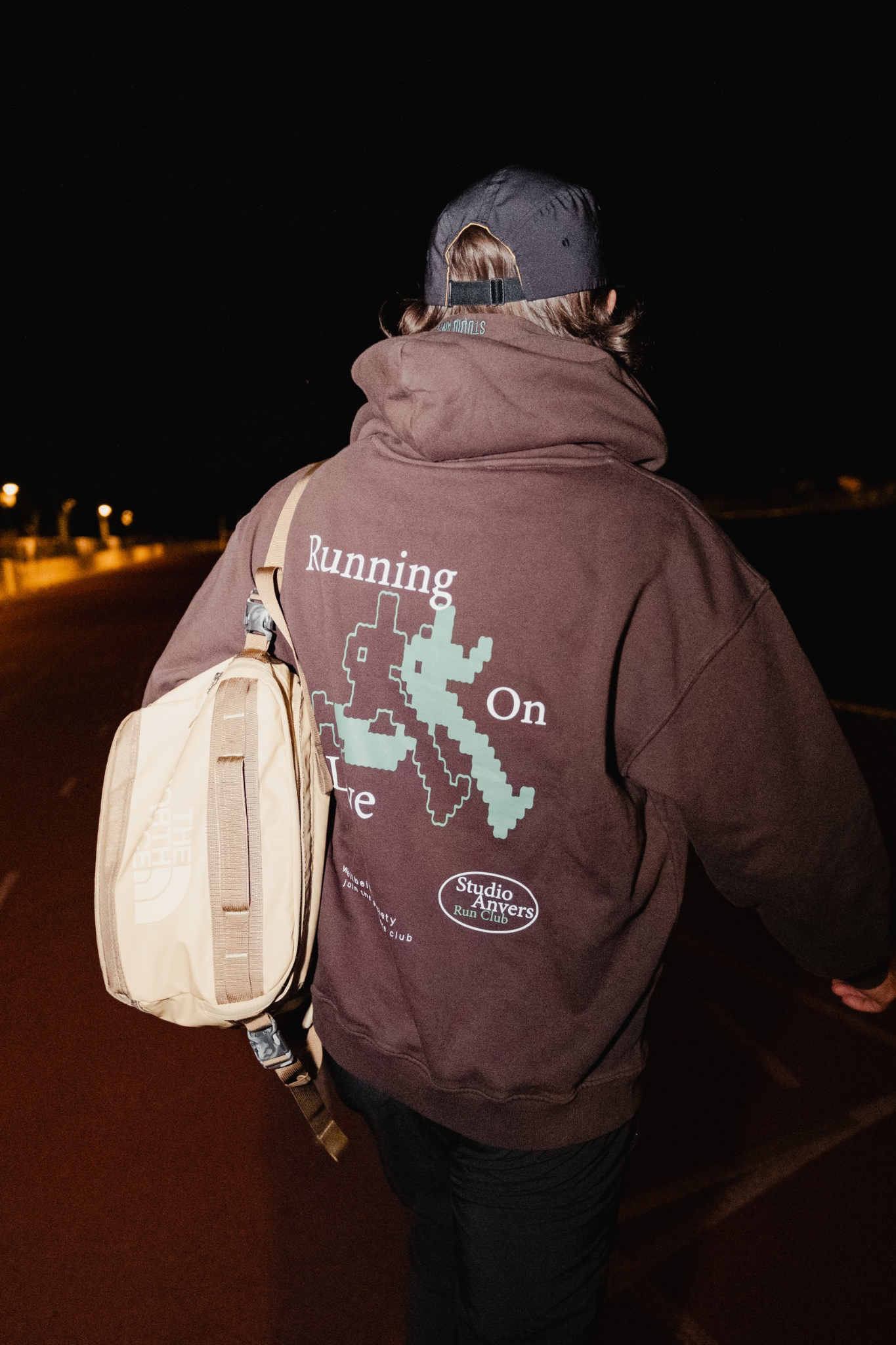 RUNNING ON LOVE HOODIE - ESPRESSO