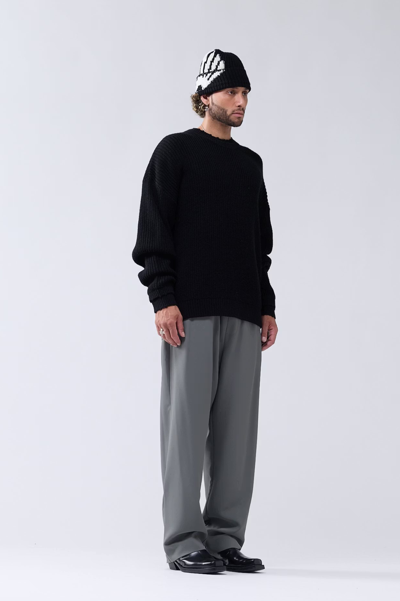 LOGO KNIT RAW EDGE - BLACK/WHITE