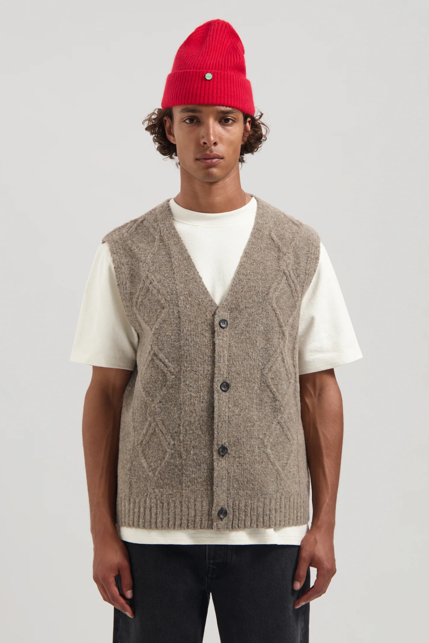 HUGIN SLEEVELESS VEST - DK. BROWN
