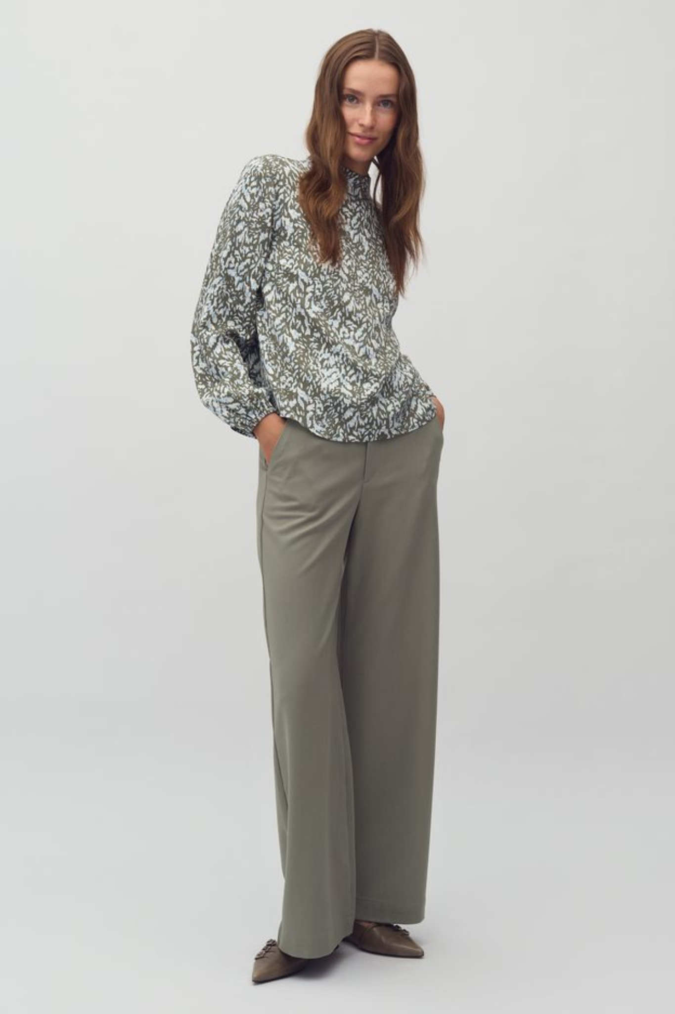 Model wearing the Mbym gennie kikko pants in green. Front view