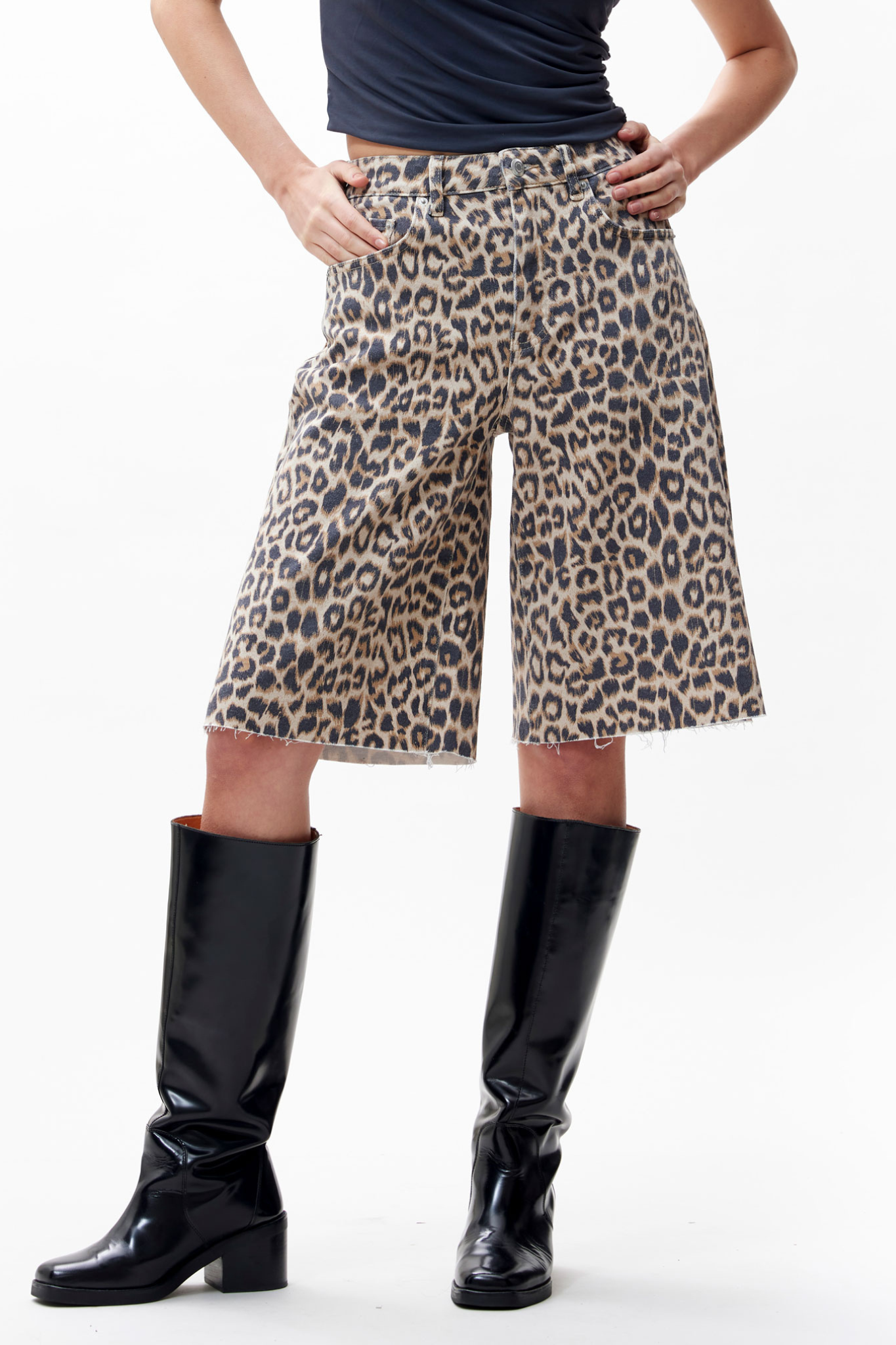 LOOSE FIT LEOPARD SHORT - GREY MORN
