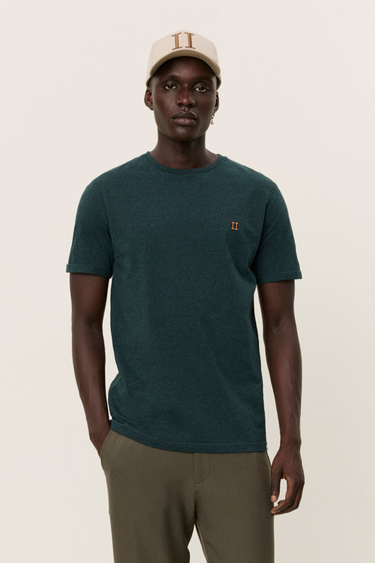 NORREGAARD T-SHIRT - PINE GREEN MELANGE/ORANGE