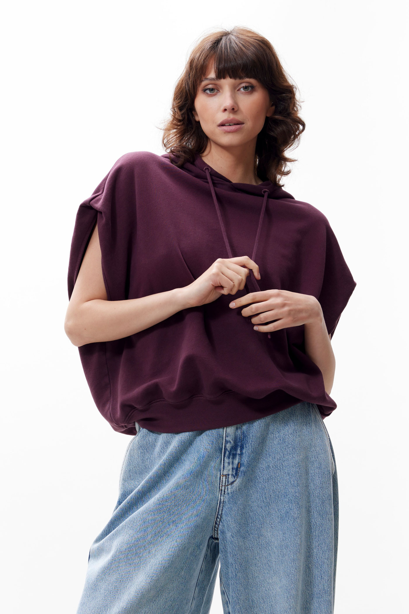 SLEEVELESS SWEATER WITH HOODIE - WINETASTING