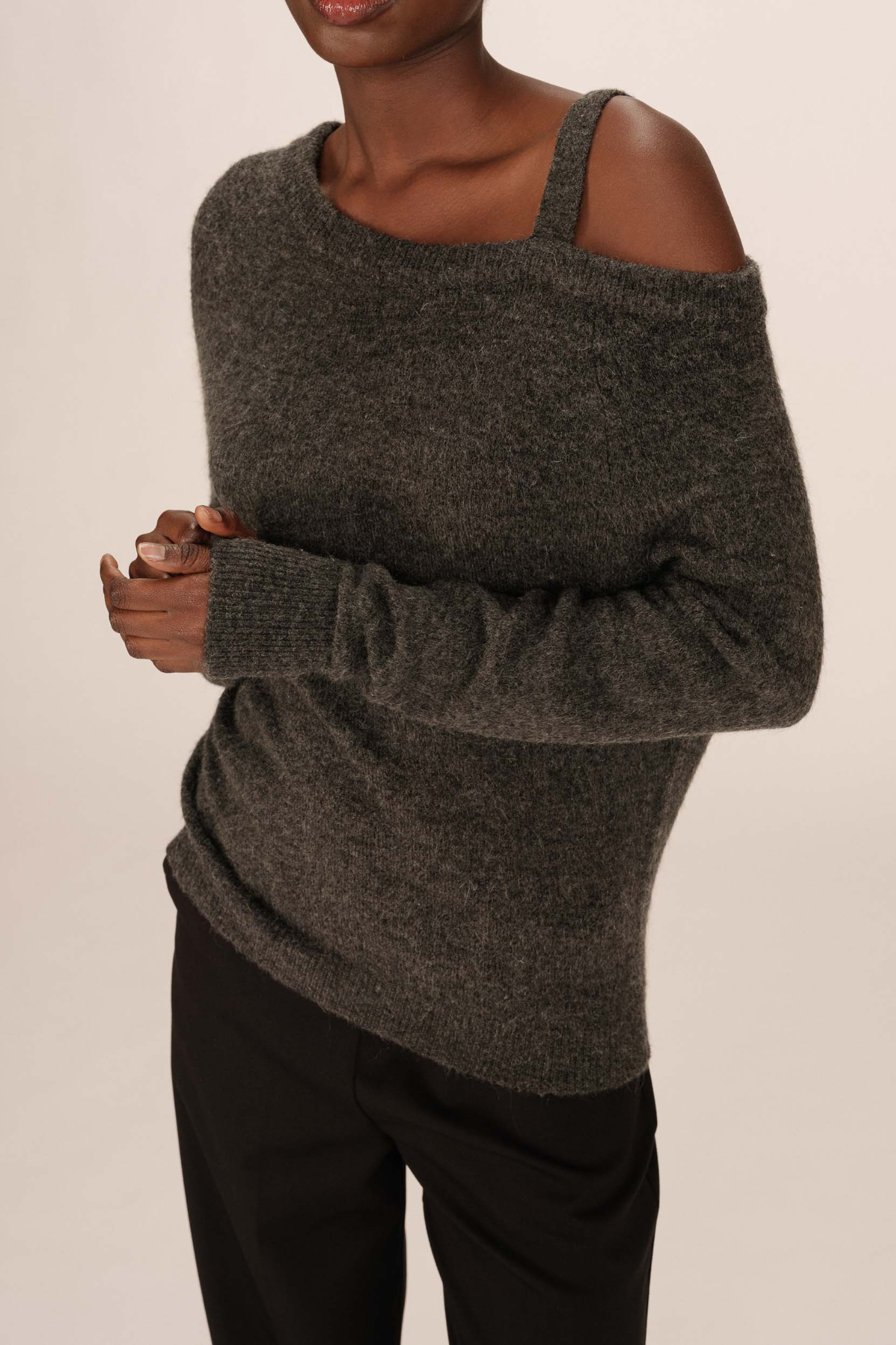 SAMANTHA OFF SHOULDER SWEATER - ANTHRACITE