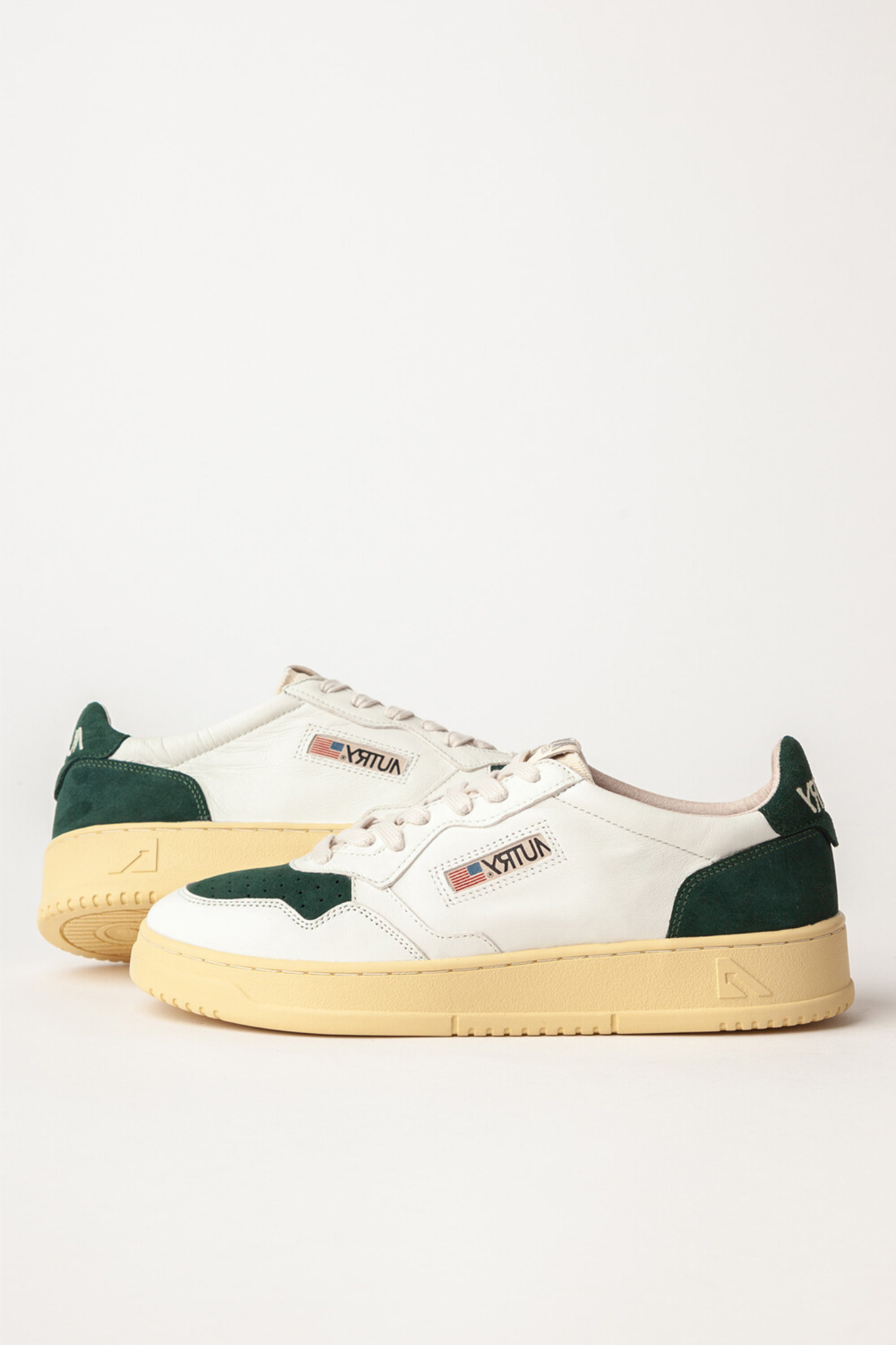 AULW-SL09 - MEDALIST LOW  SNEAKERS IN WHITE LEATHER AND BOTTLE