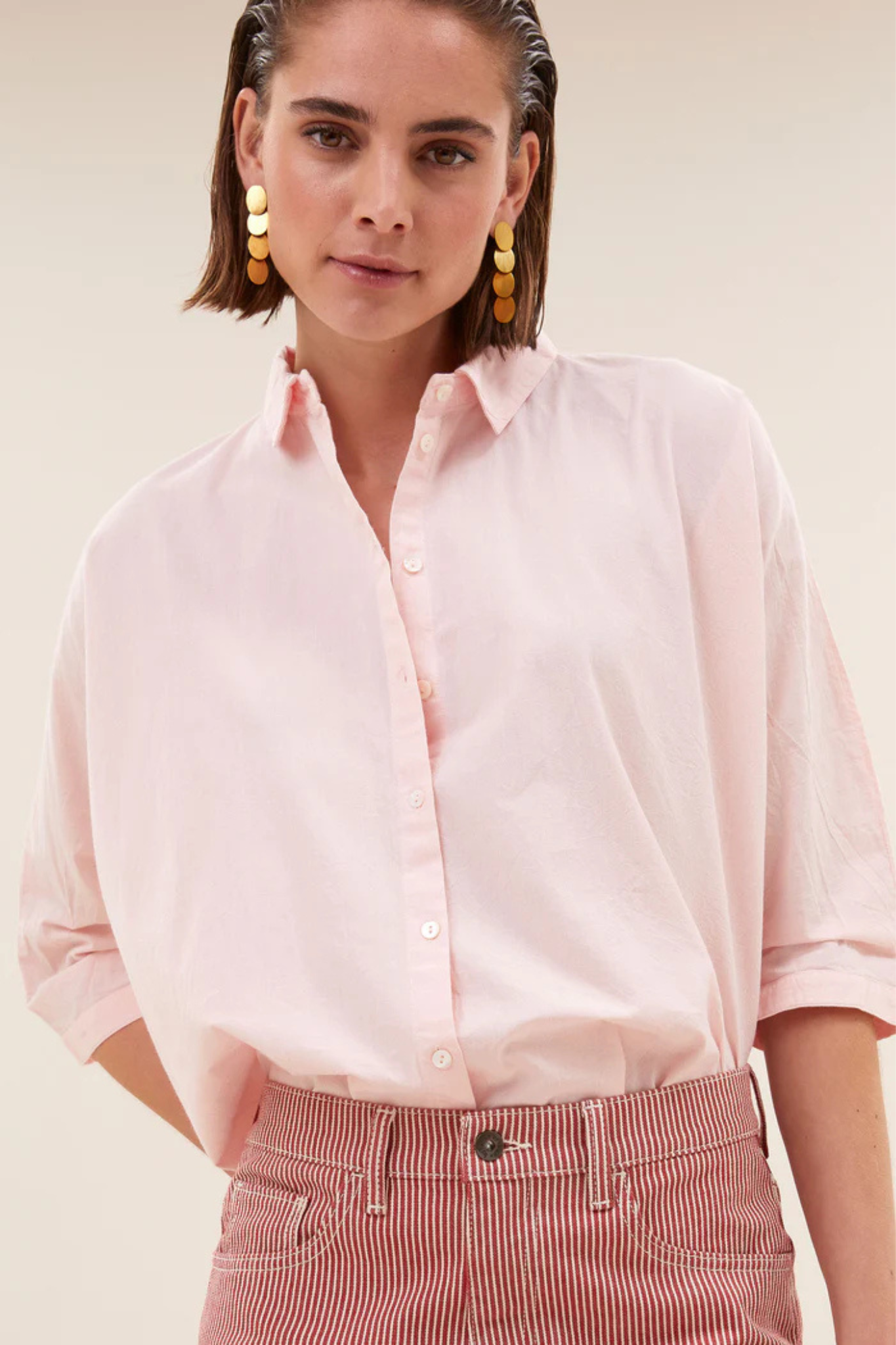 Model wearing the By-Bar norel chambray blouse in light pink. Front view