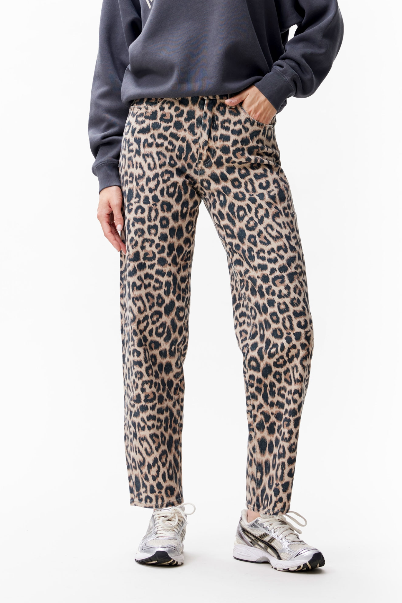 BARREL FIT LEOPARD JEANS - GREY MORN