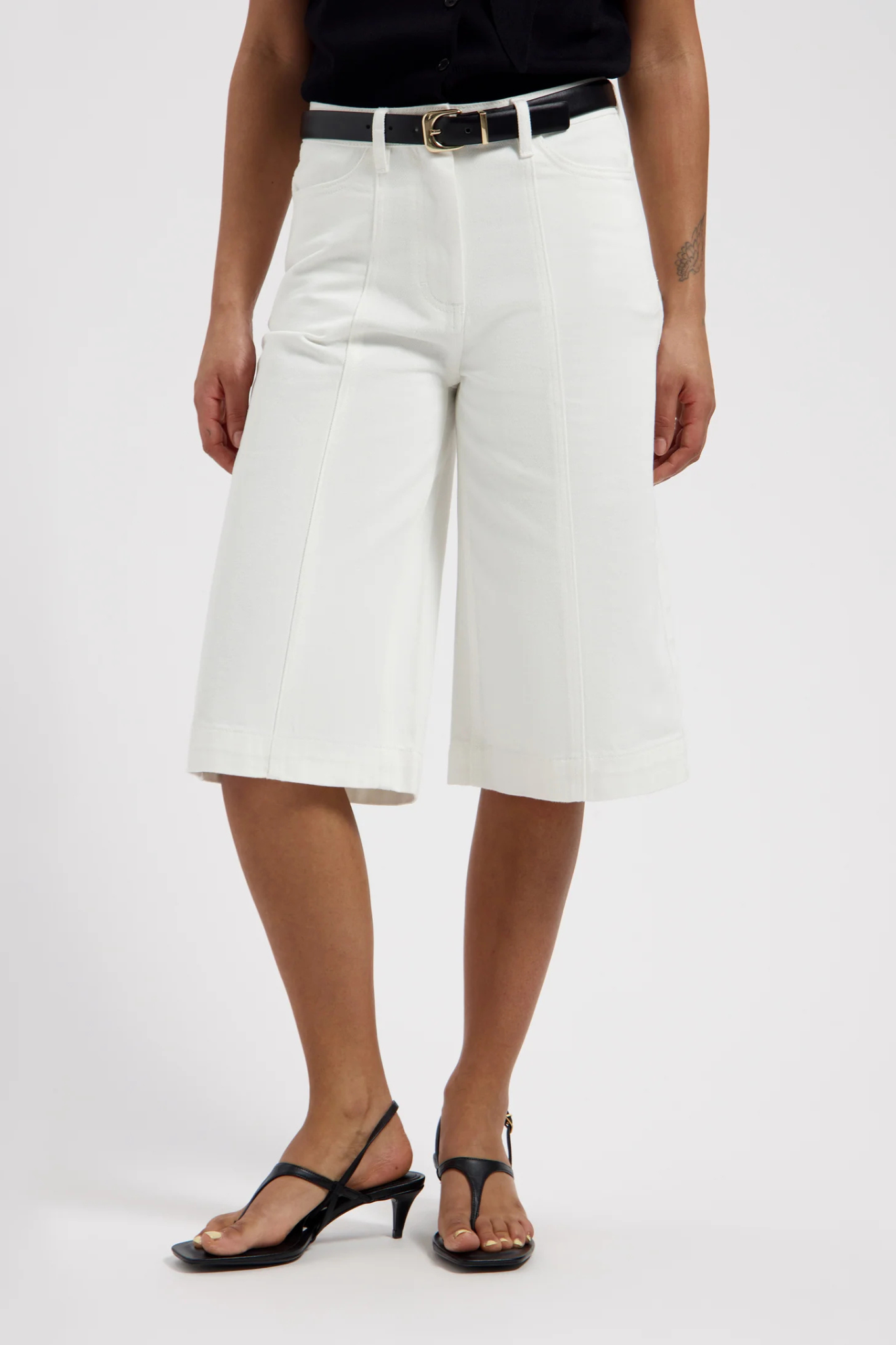 NATHALIE SHORTS - OFF WHITE