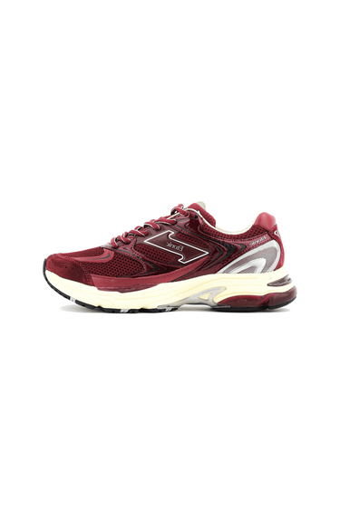 Etonic evolution sneaker in burgundy. Side view