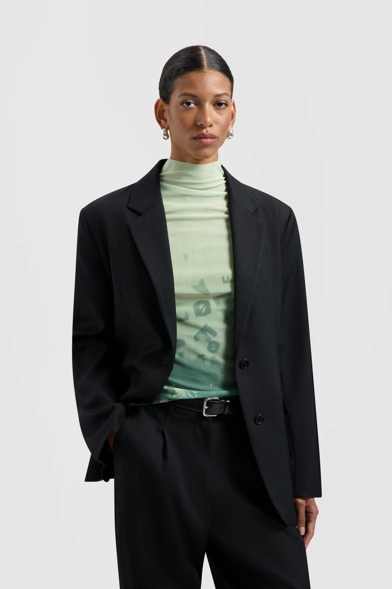 Model wearing the Olaf tailored blazer in black. Front view