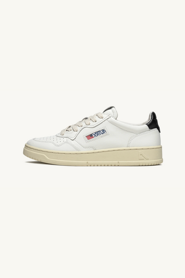 AULM-LL22 - MEDALIST LOW SNEAKERS IN LEATHER WHITE AND BLACK