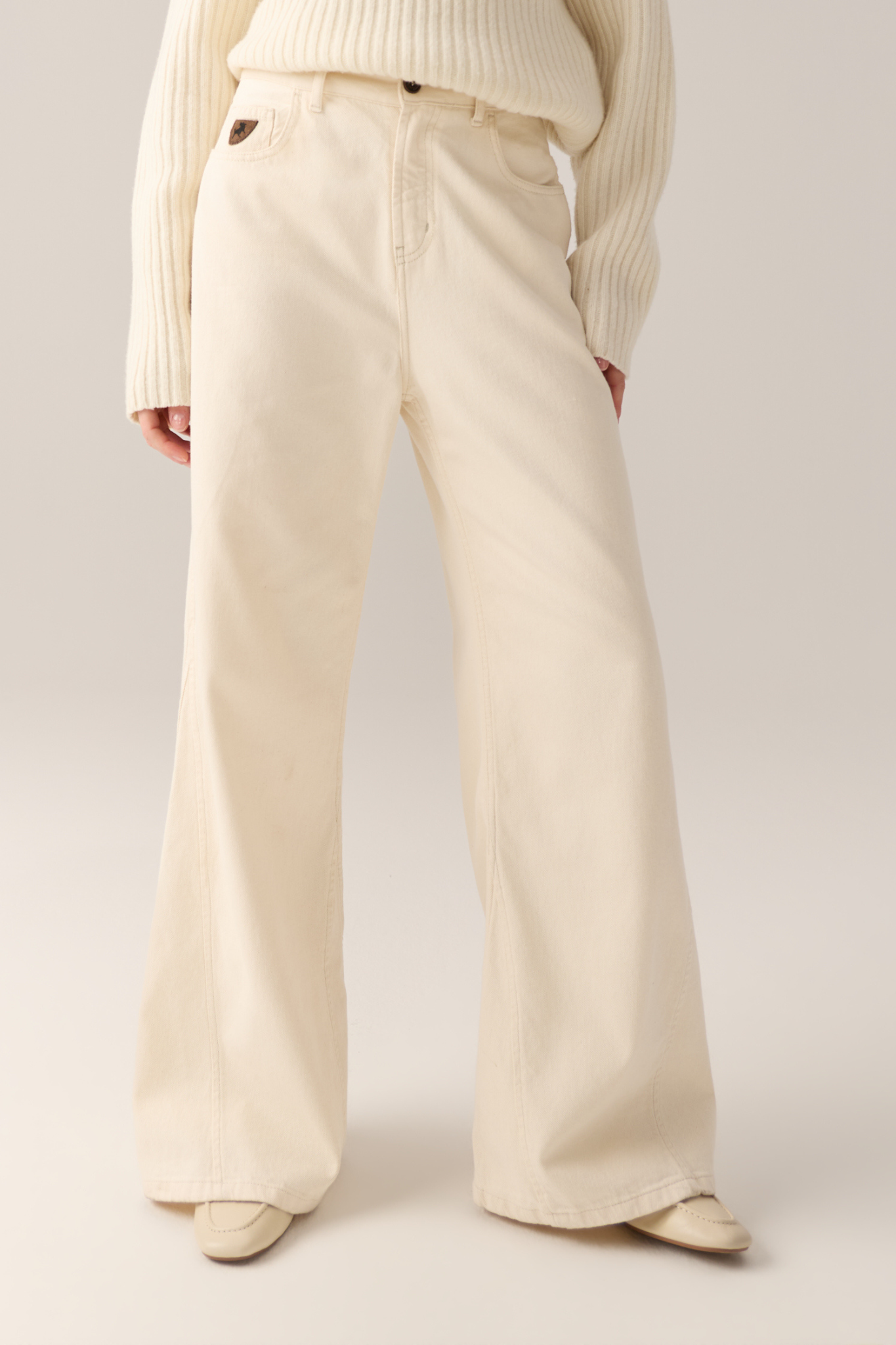 SKATER FLARE JEANS - ECRU WOOL RINSE