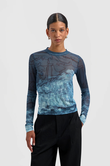 SCRIPT AOP MESH TOP LS - DARK TEAL BLUE