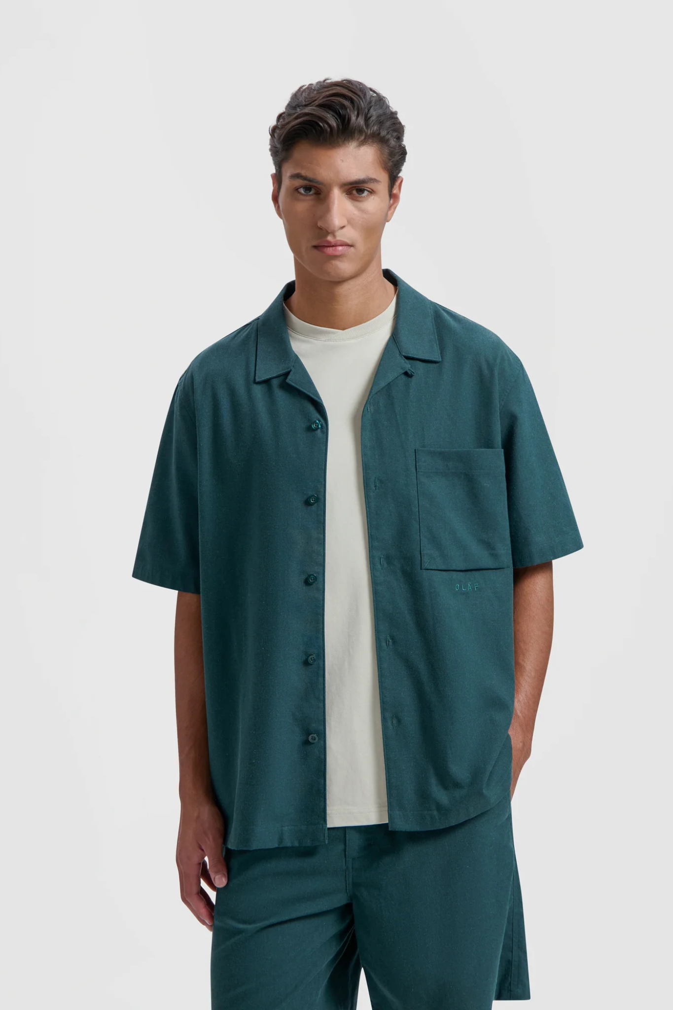 Model wearing the Olaf linen camp shirt in green. Front view