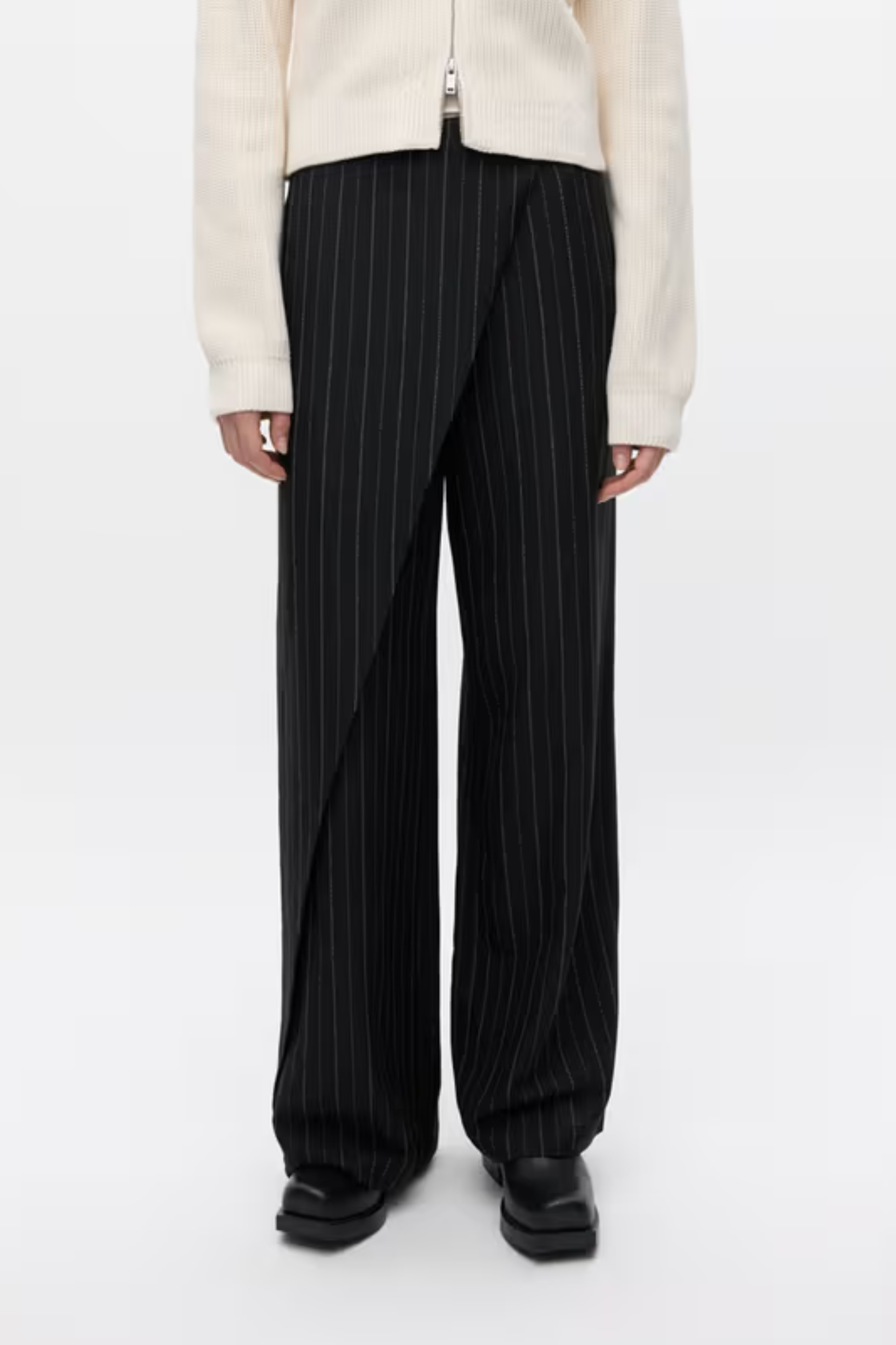 ENTAM PANTS - BLACK PINSTRIPE