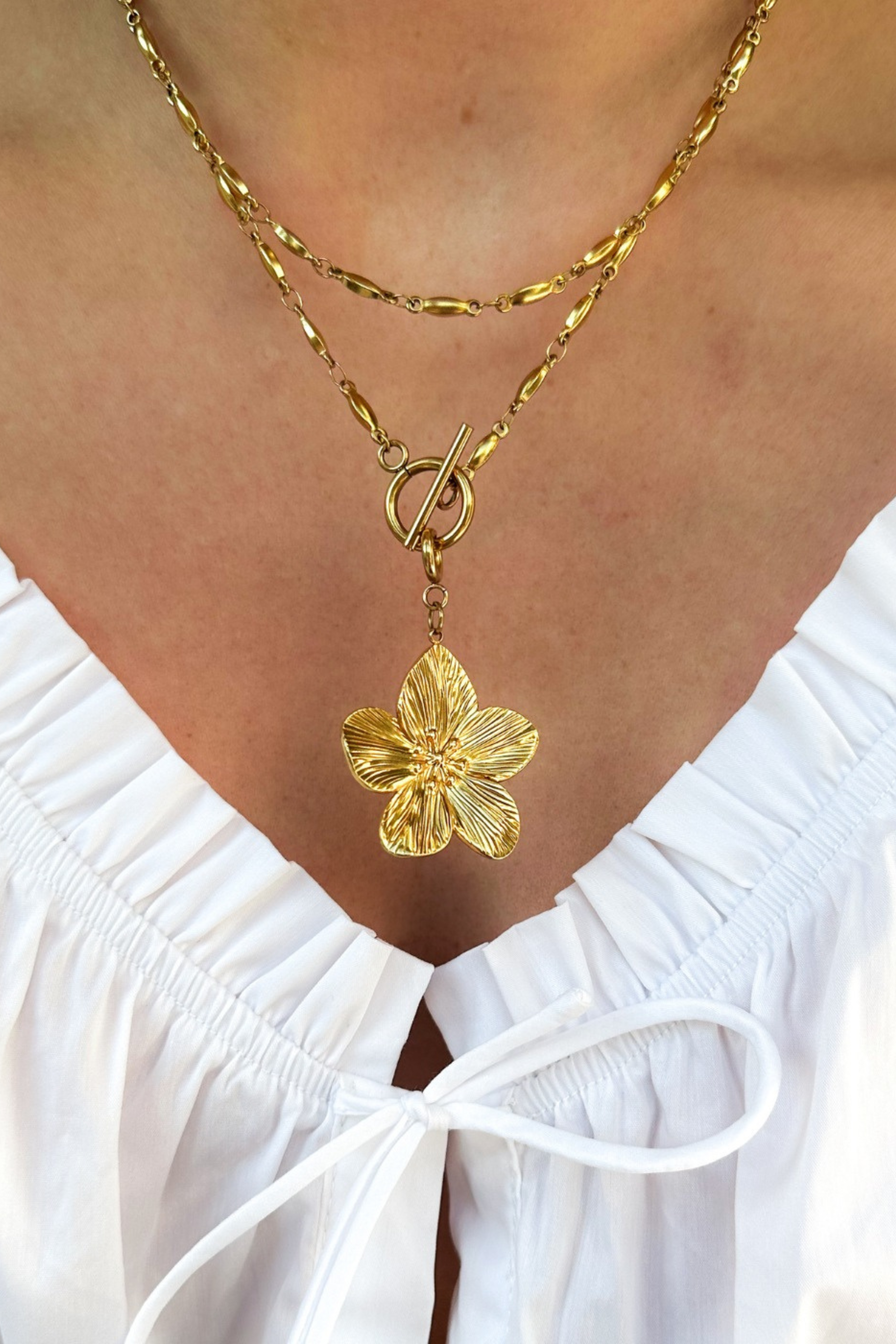 GOLDEN FLOWER NECKLACE