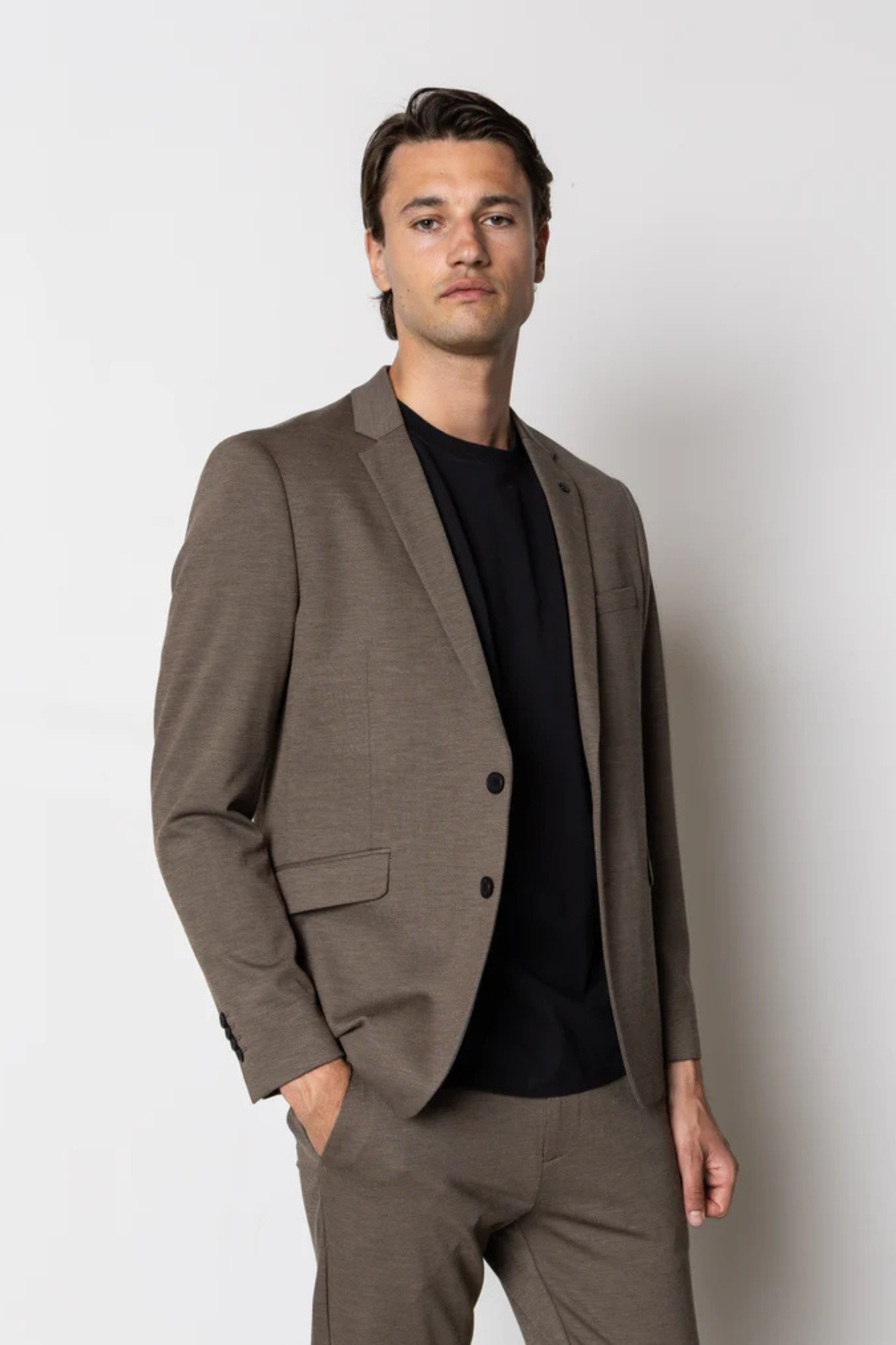 Model wearing the Clean Cut Copenhagen brendon jersey blazer in dark khaki. Front view