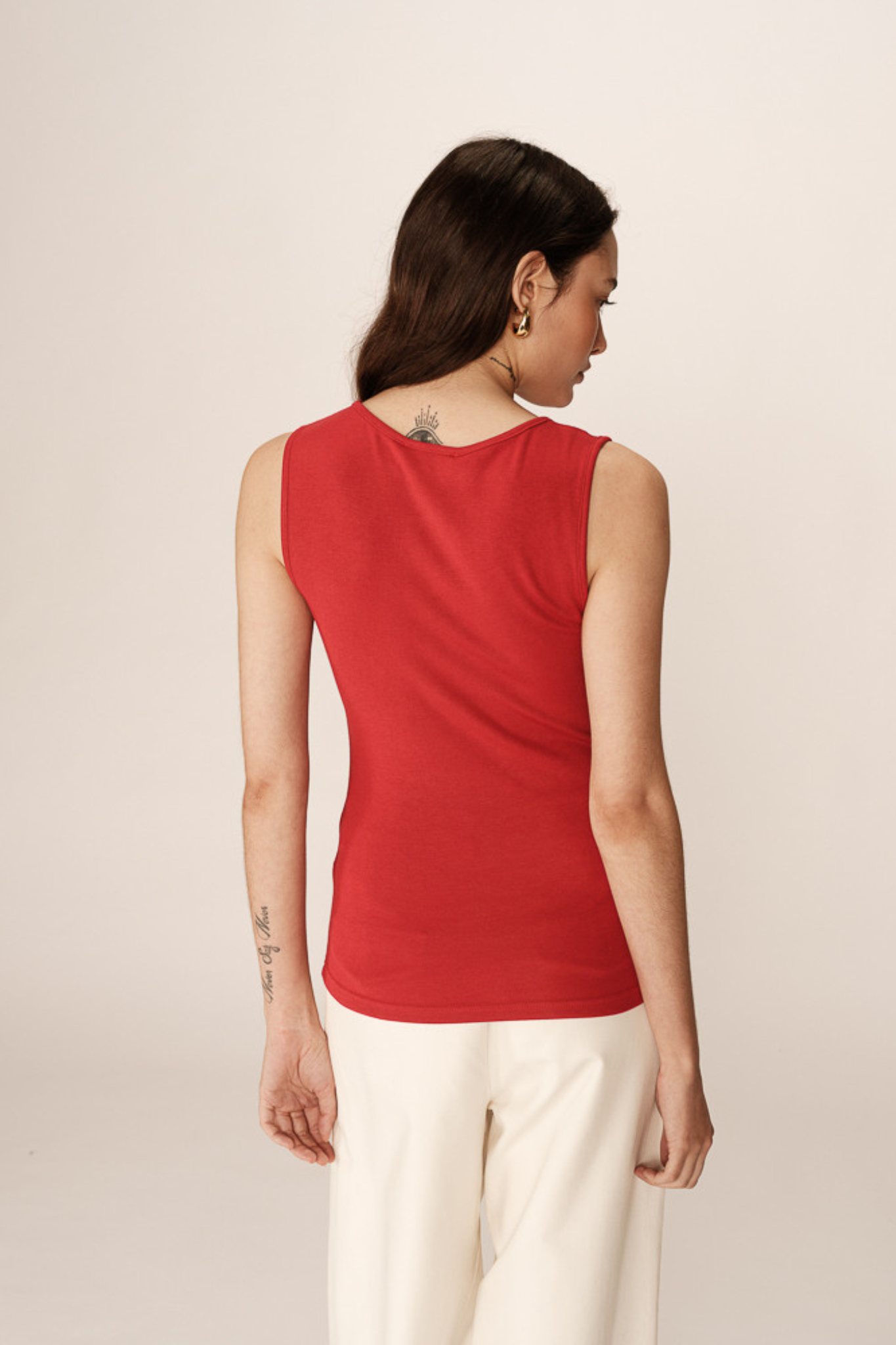 Model wearing the Grace & Mila paulin top in red. Back view