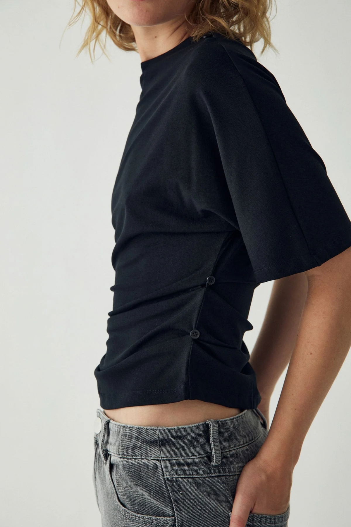 NELLA T-SHIRT - BLACK