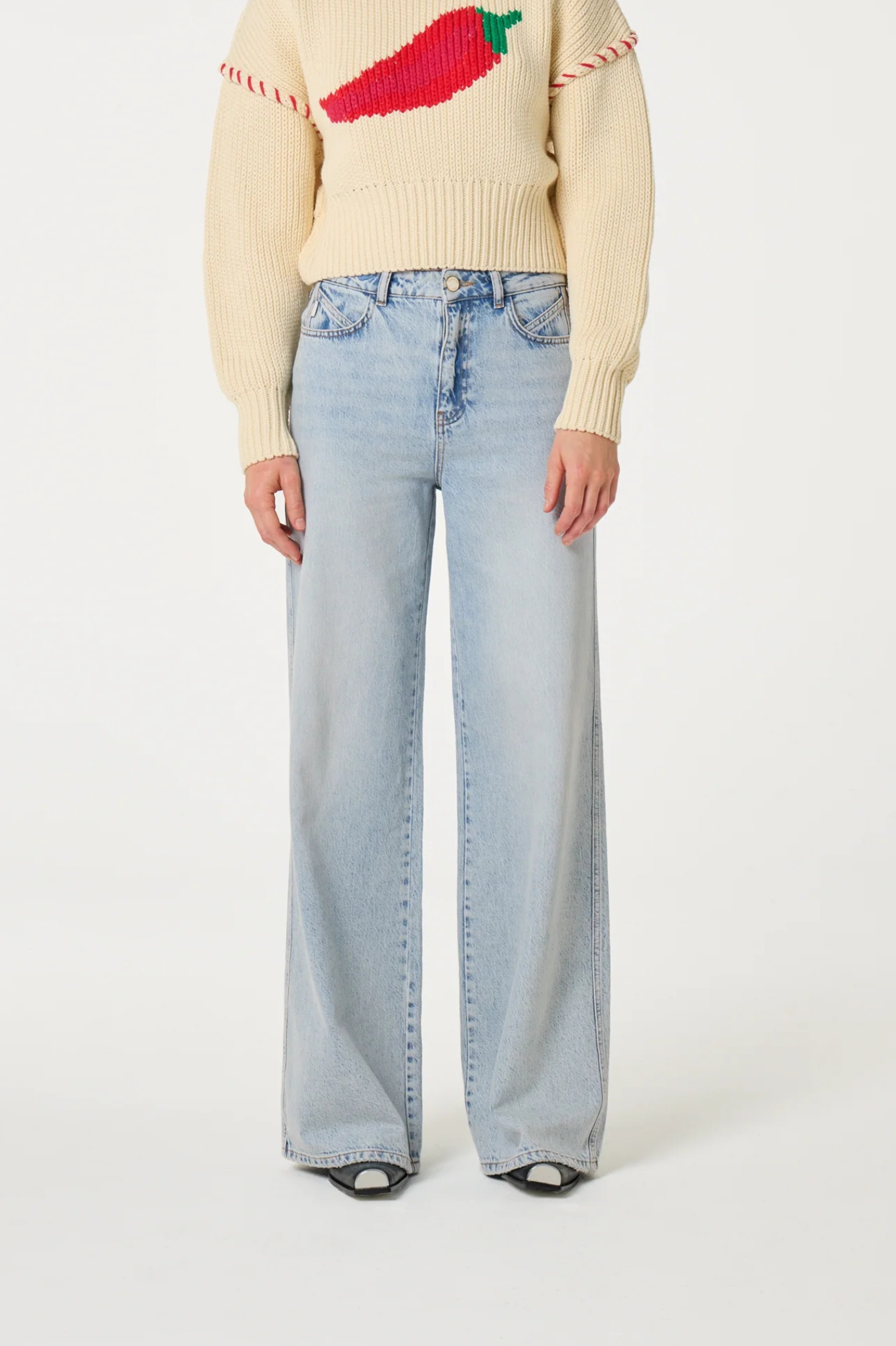 Model wearing the Fabienne Chapot alex wide leg jeans in faded light blue. Front view