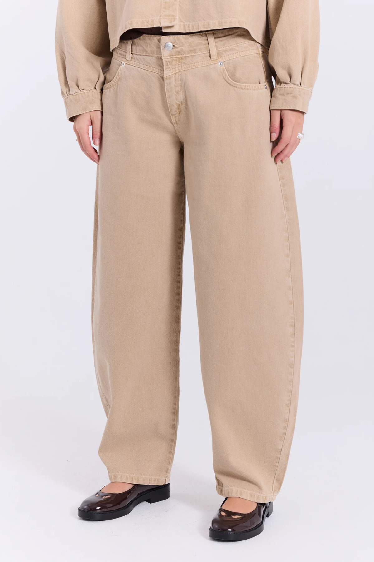 EVELYNA BAGGY BARREL JEANS - BEIGE WASH