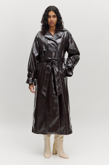 REESE TRENCHCOAT - PATENT CHOCOLATE BROWN