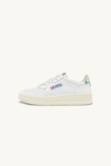 AULW-LL62 - MEDALIST LOW SNEAKERS IN LEATHER WHITE AND PASTEL GREEN