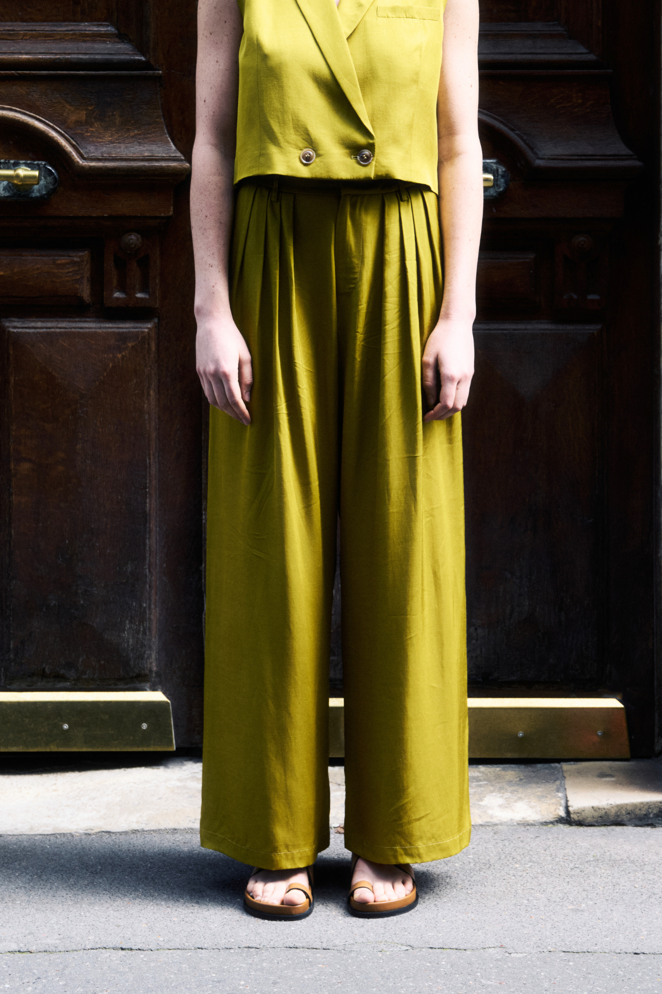 Model wearing the JIJI claudie pants in olive. Front view