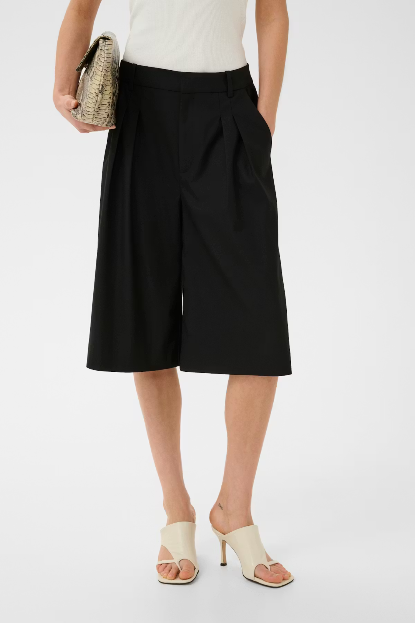 PAULA HW SHORTS - BLACK