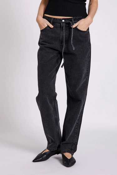 KENZIE RELAXED BELT JEANS - BLACK WASHED