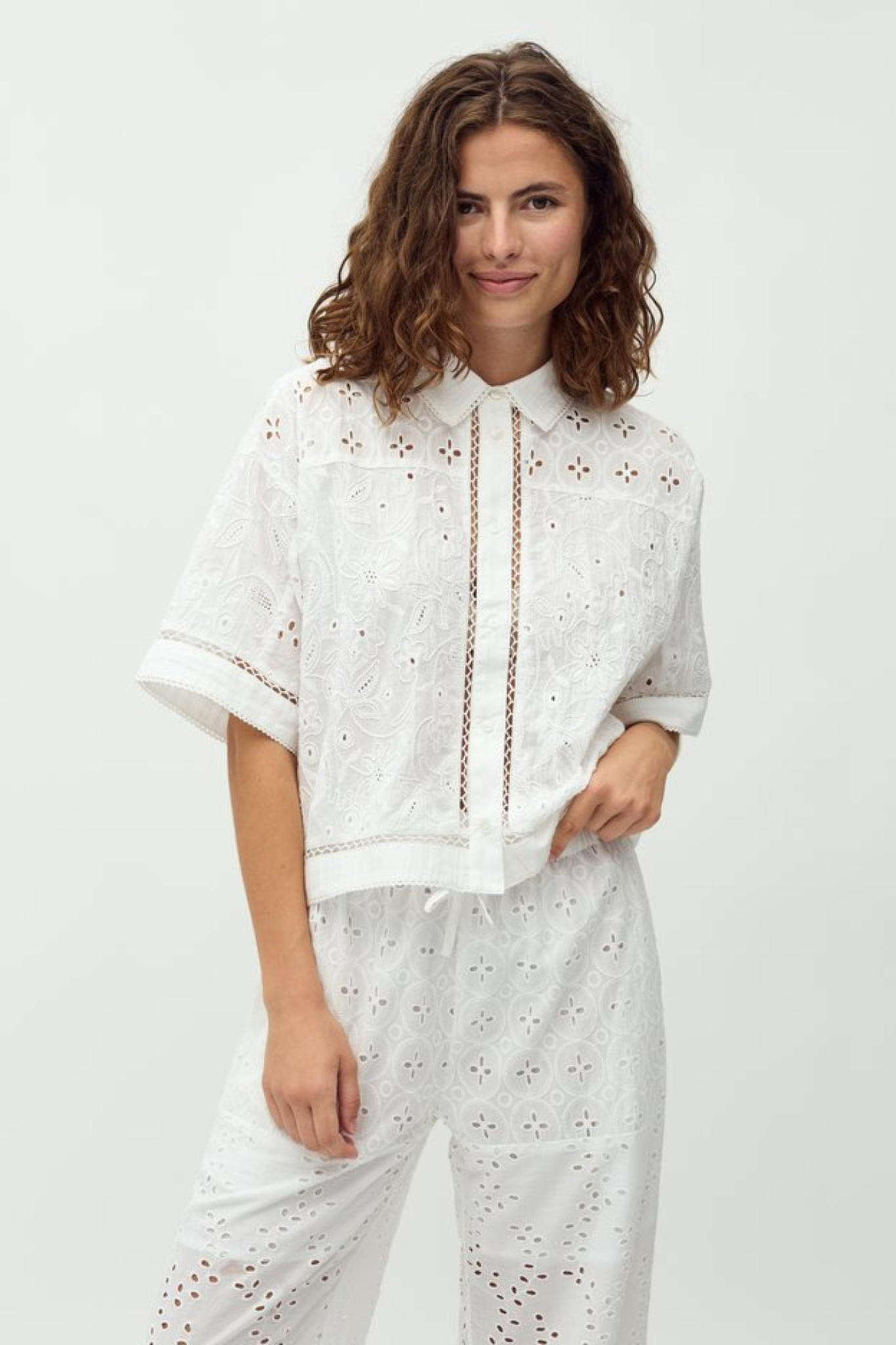 Model wearing the MBYM sonja embroidery shirt in white. Front view