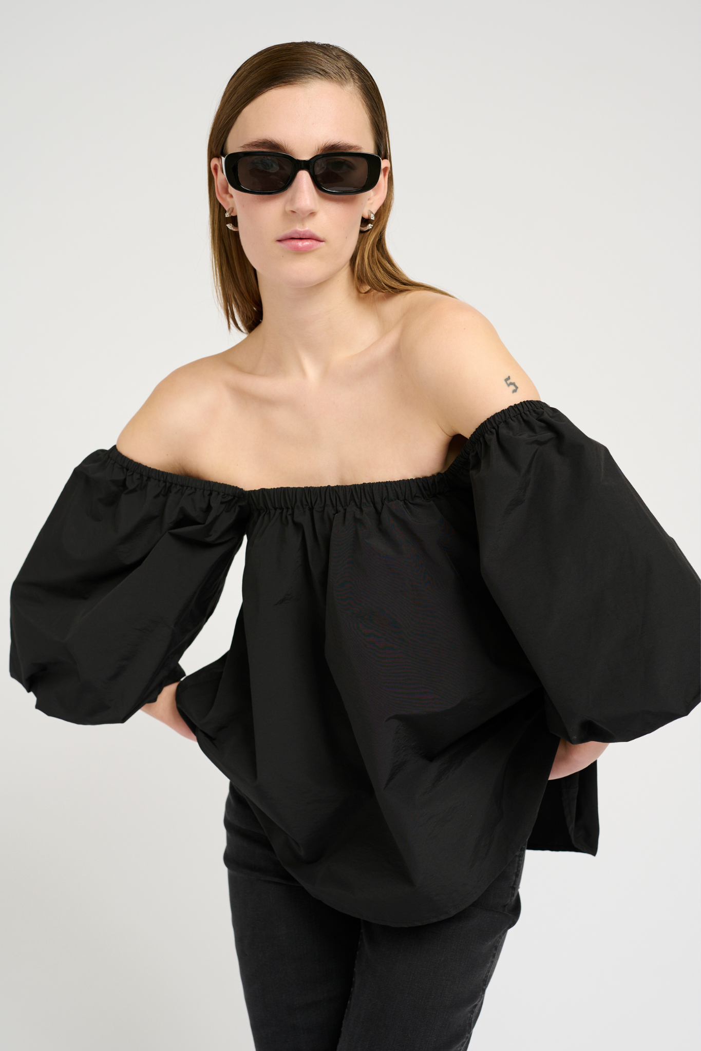 PAMPA OFF SHOULDER BLOUSE - BLACK