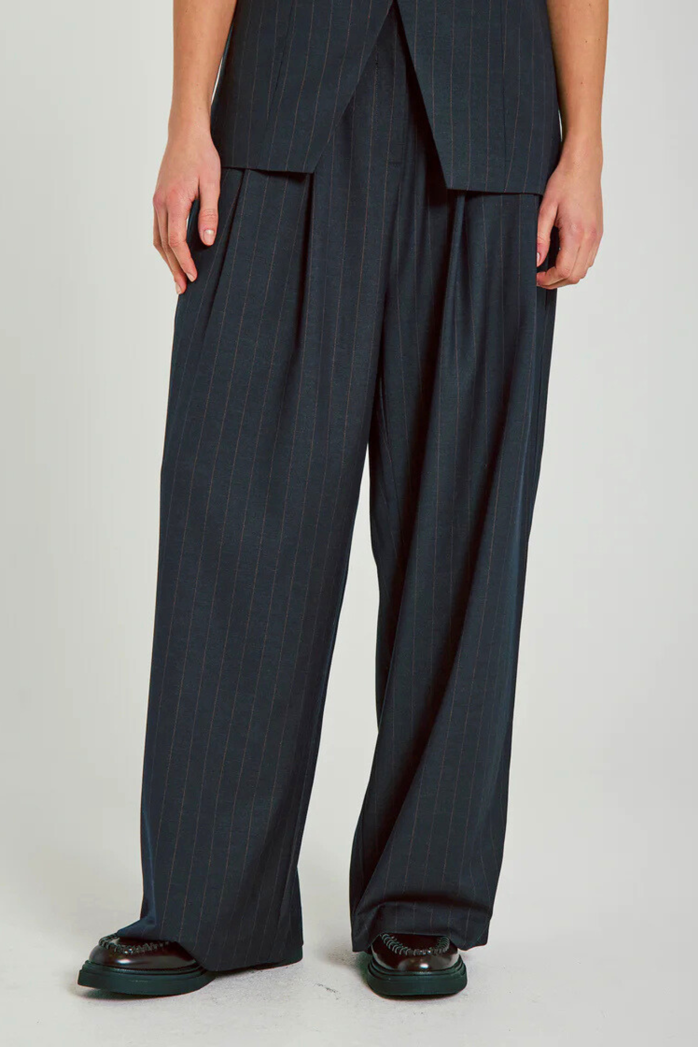 KANDRIA PANTS - BROWN PINSTRIPE