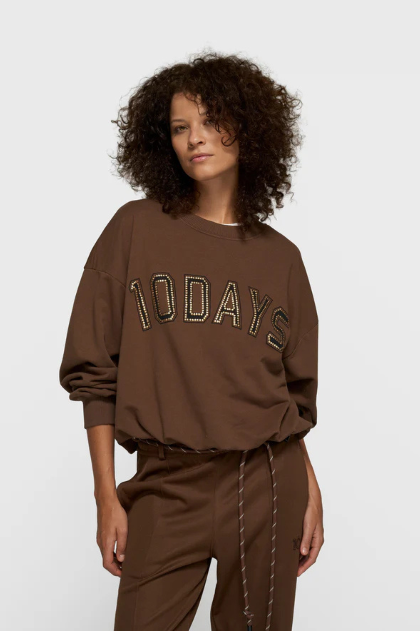 PLEATED SWEATER - DARK TRUFFLE