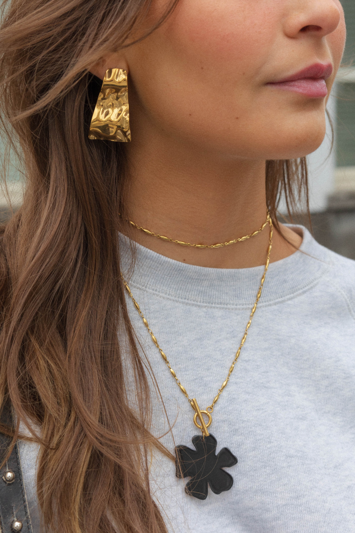 BROWN FLOWER NECKLACE