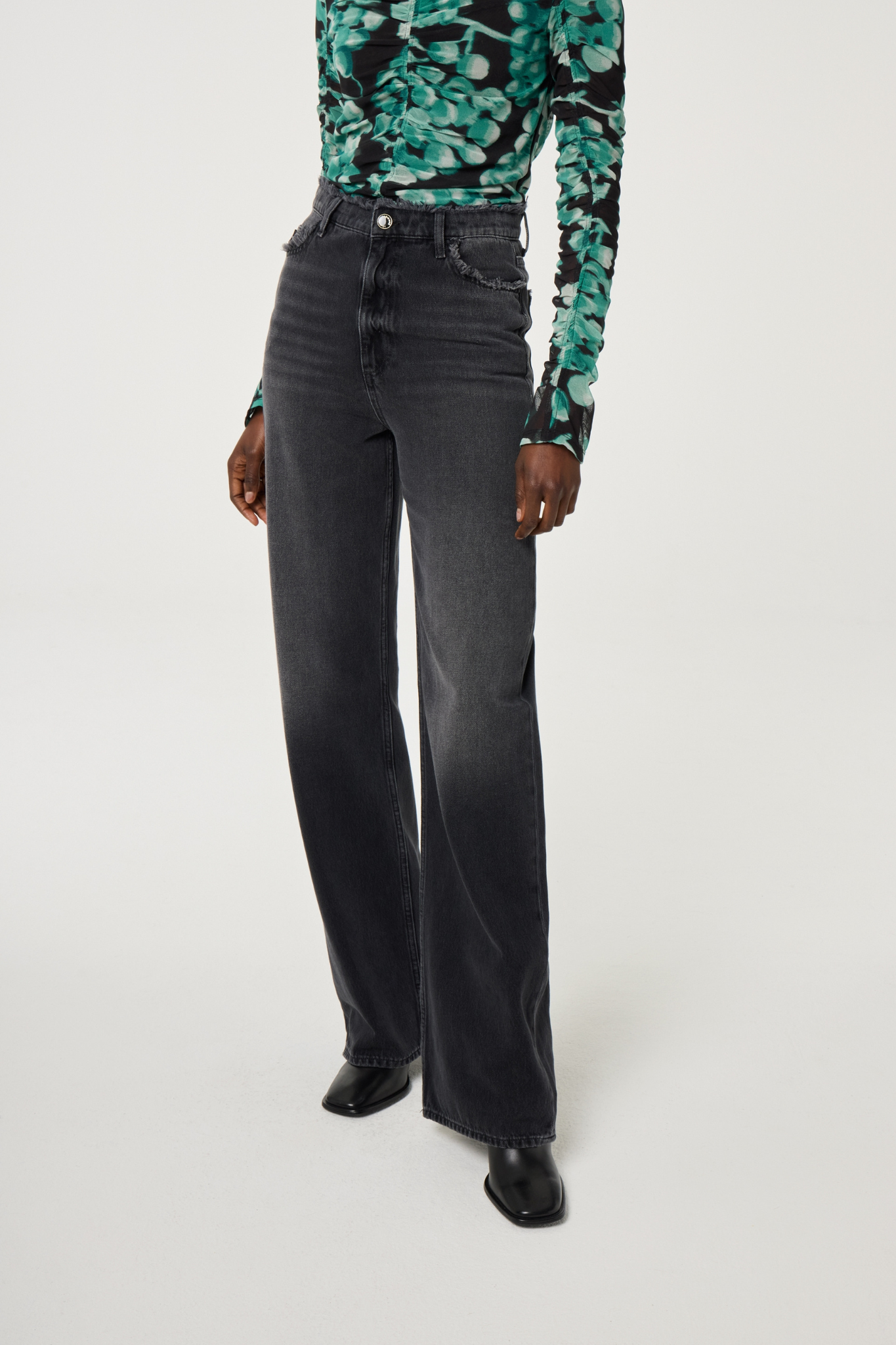 ZOE BOYFRIEND EXTRA-HIGH RISE JEANS - WASHED BLACK