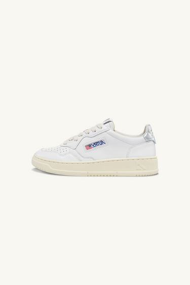 AULW-LL05 - MEDALIST LOW SNEAKER - WHITE/ SILVER